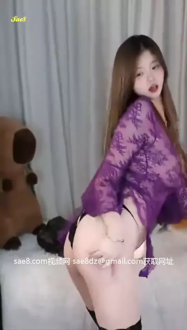 某鱼巨乳新人主播为博大哥欢心露大灯